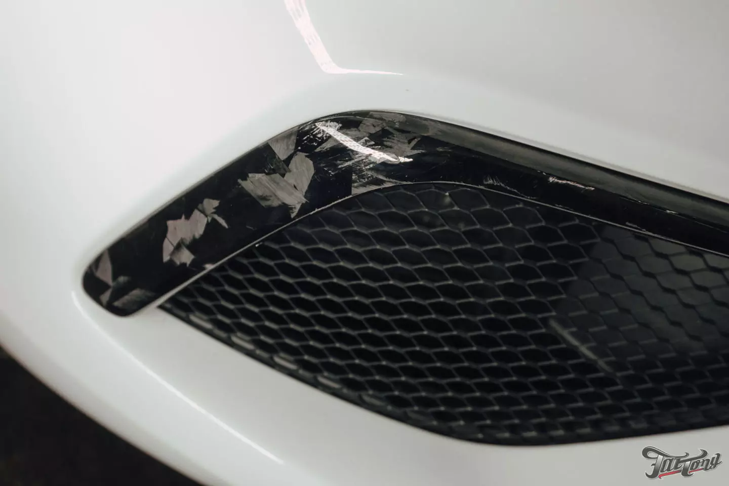 Замена бампера, доработка карбона и другие работы на Maserati Ghibli